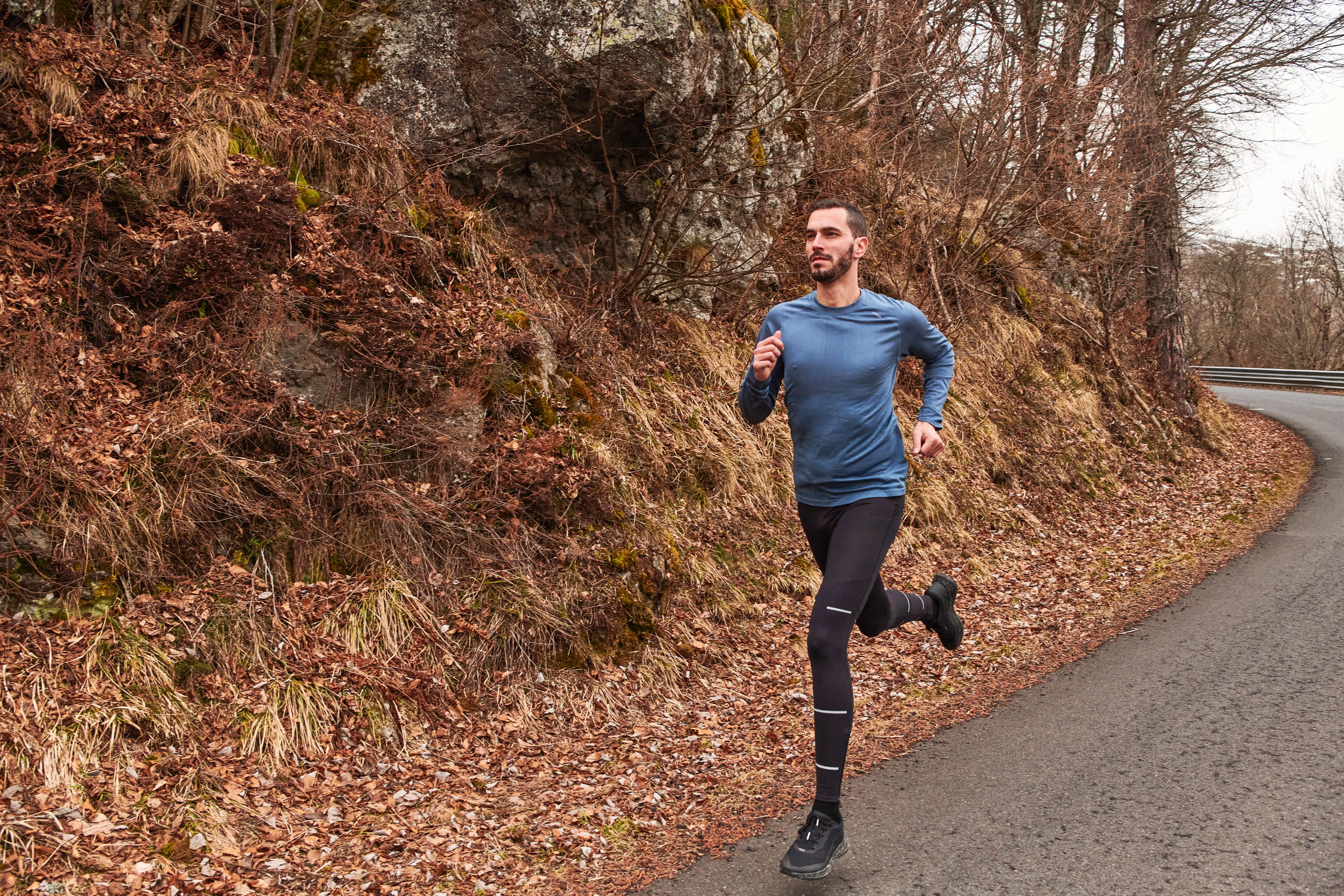 6888-run-dry-running-tights-men-1.jpg