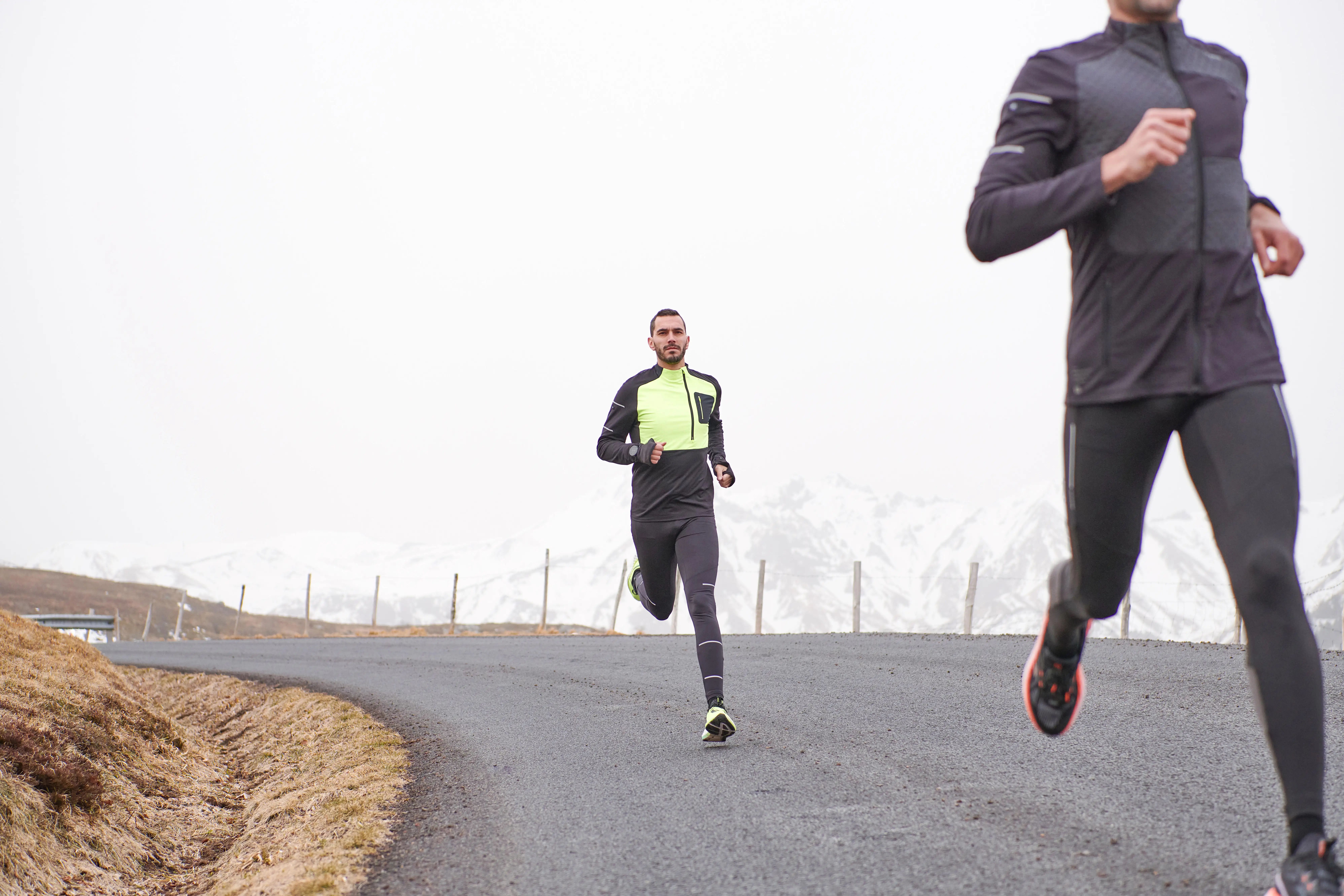 6888-run-dry-running-tights-men-1.jpg
