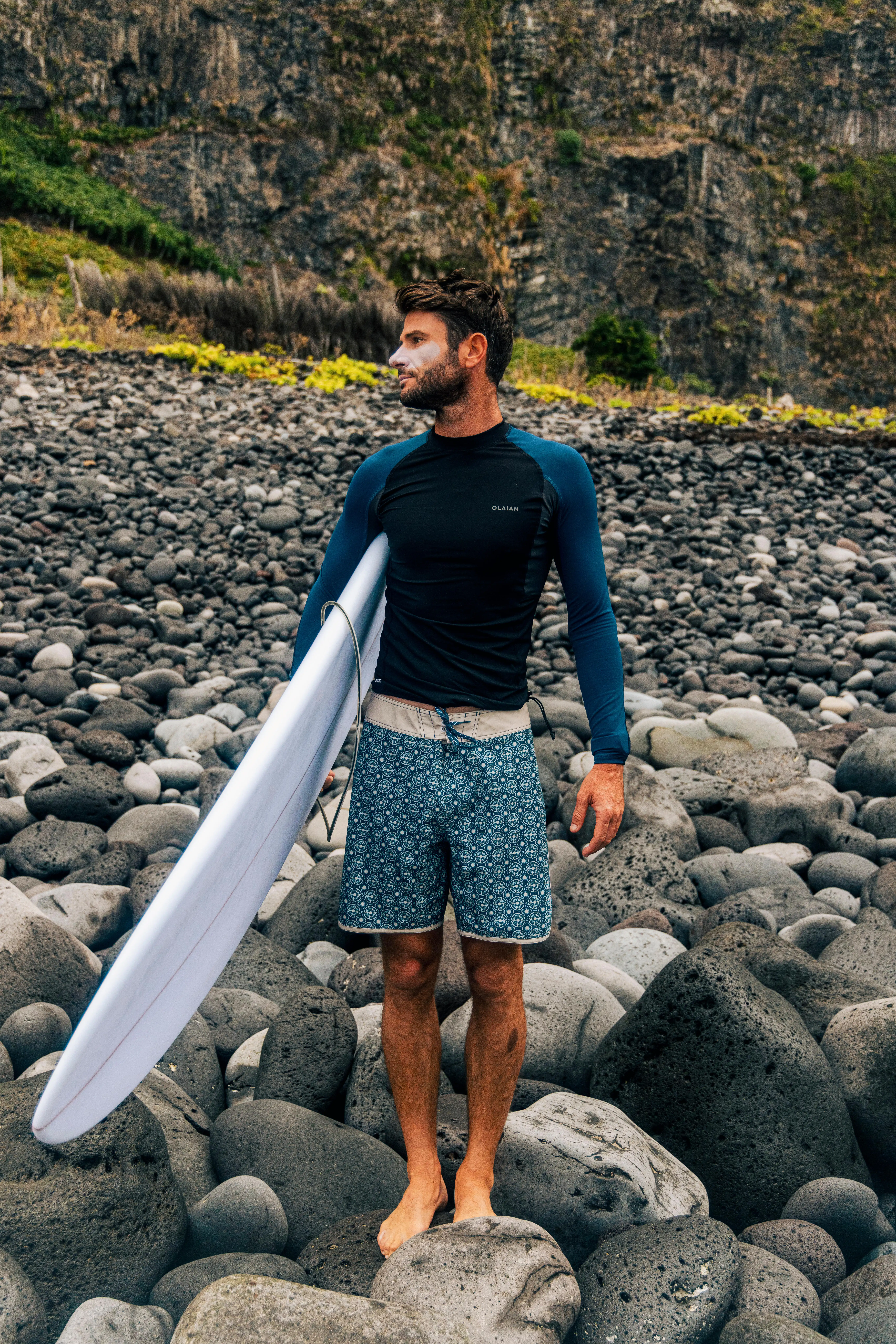 7489-men-s-long-sleeved-surfing-rash-guard-500-1.jpg