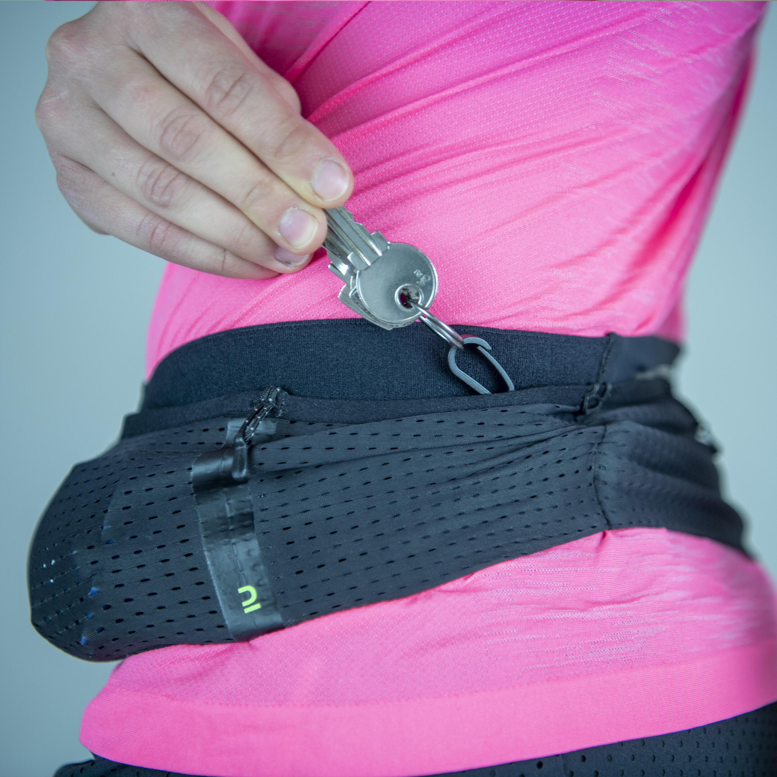 7526-road-running-hydration-belt-for-two-250-ml-soft-flasks-1.jpg