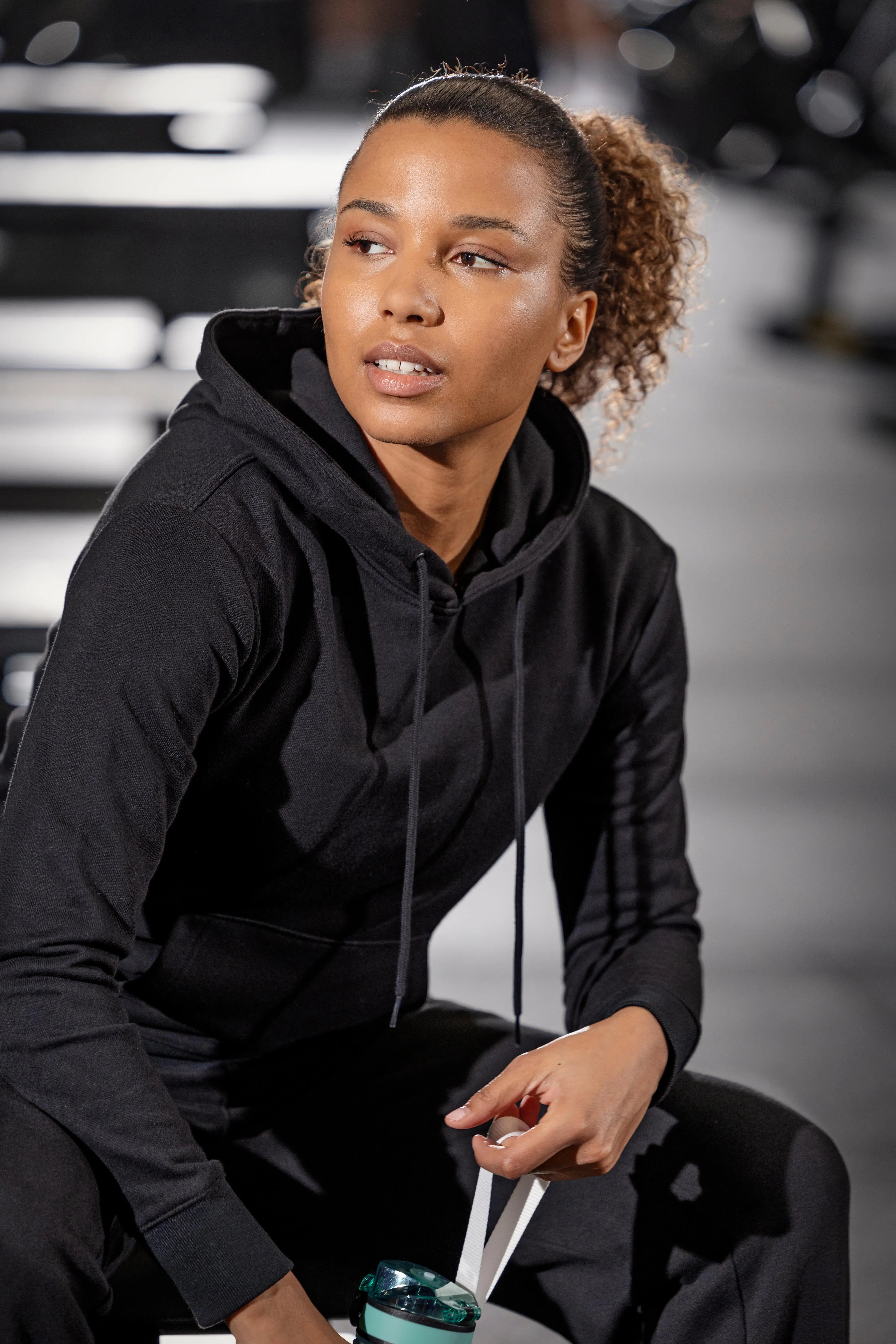 7535-women-s-long-fitness-hoodie-essential-500-1.webp