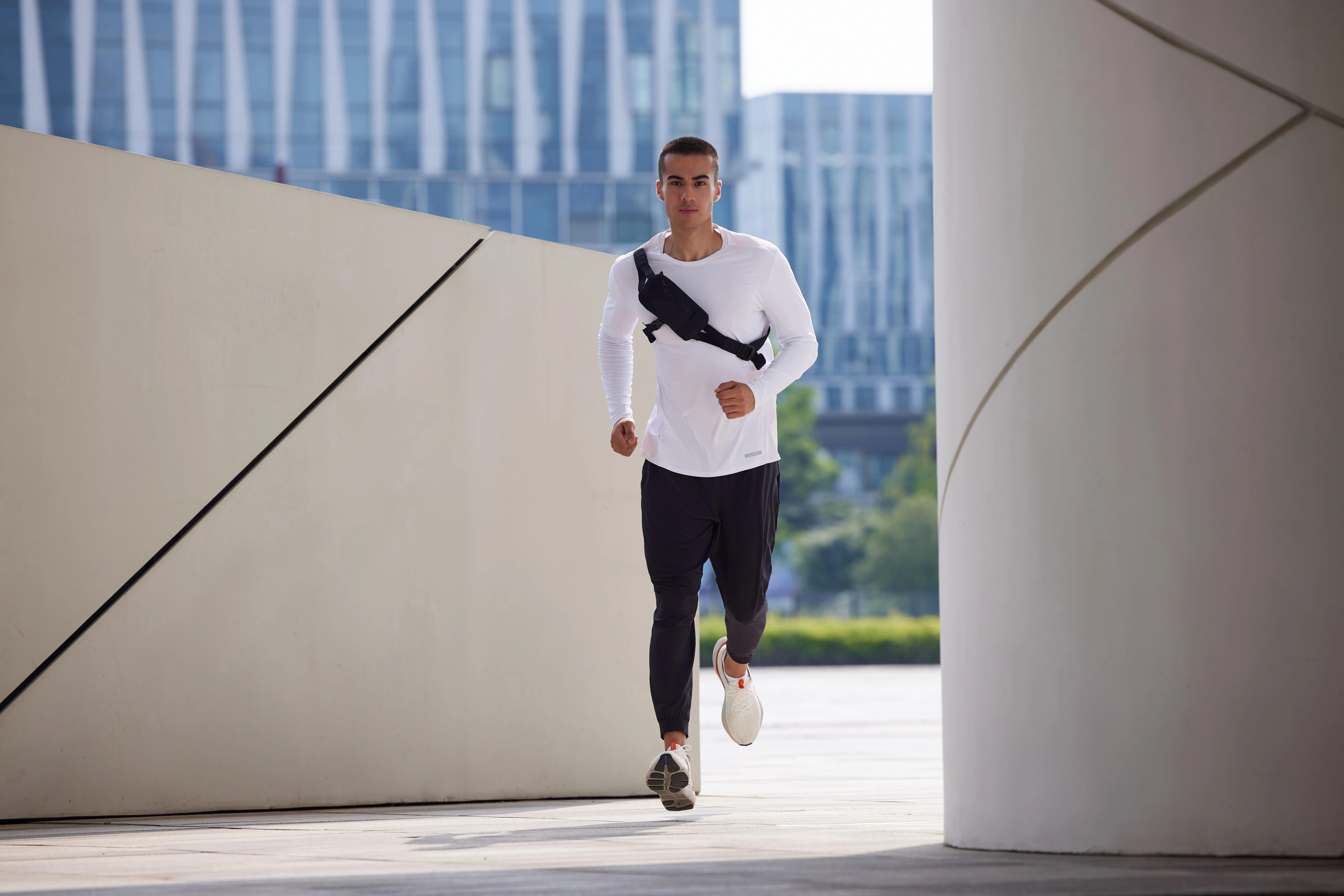 7911-0-5-l-2-position-running-bag-black-1.jpg