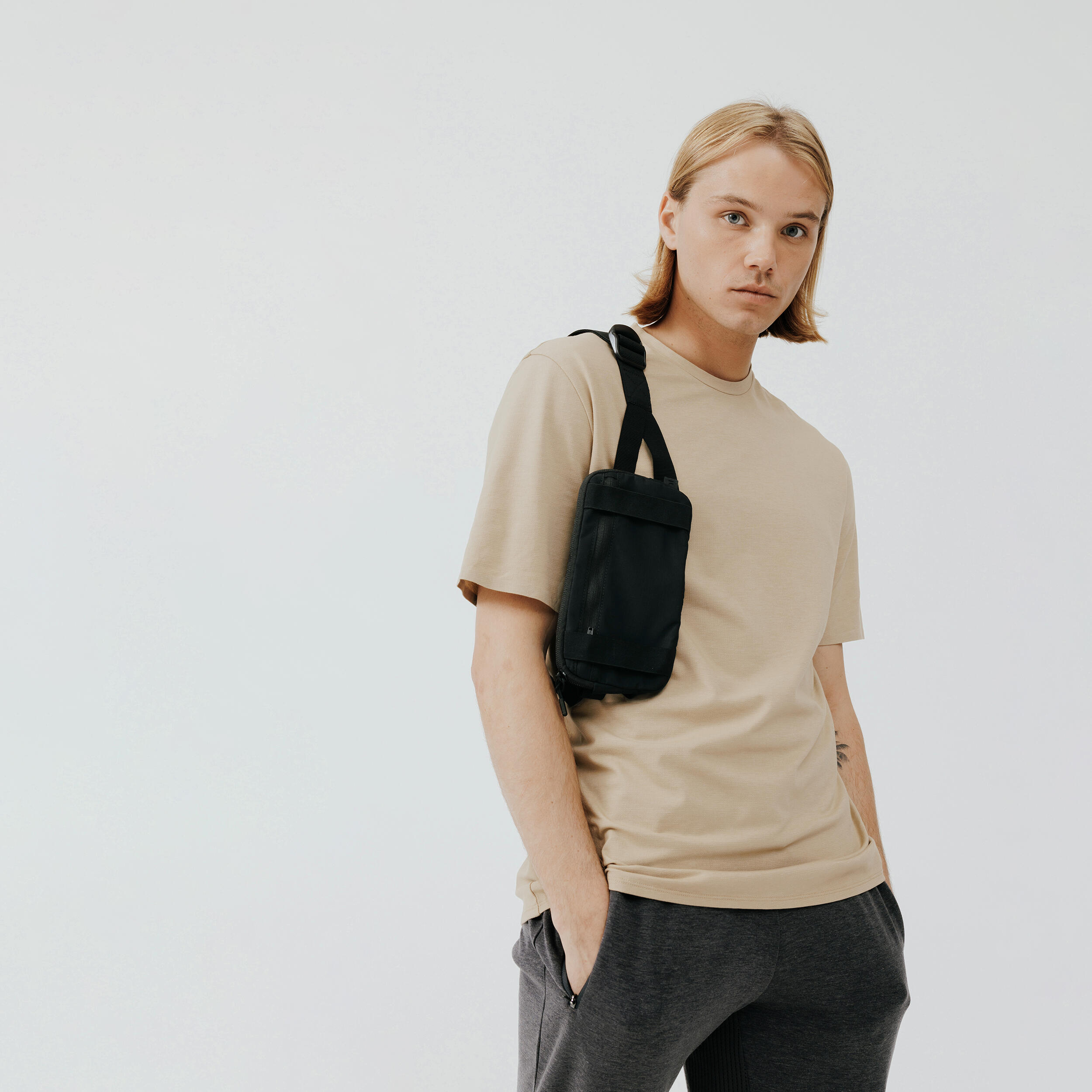 7911-0-5-l-2-position-running-bag-black-1.jpg