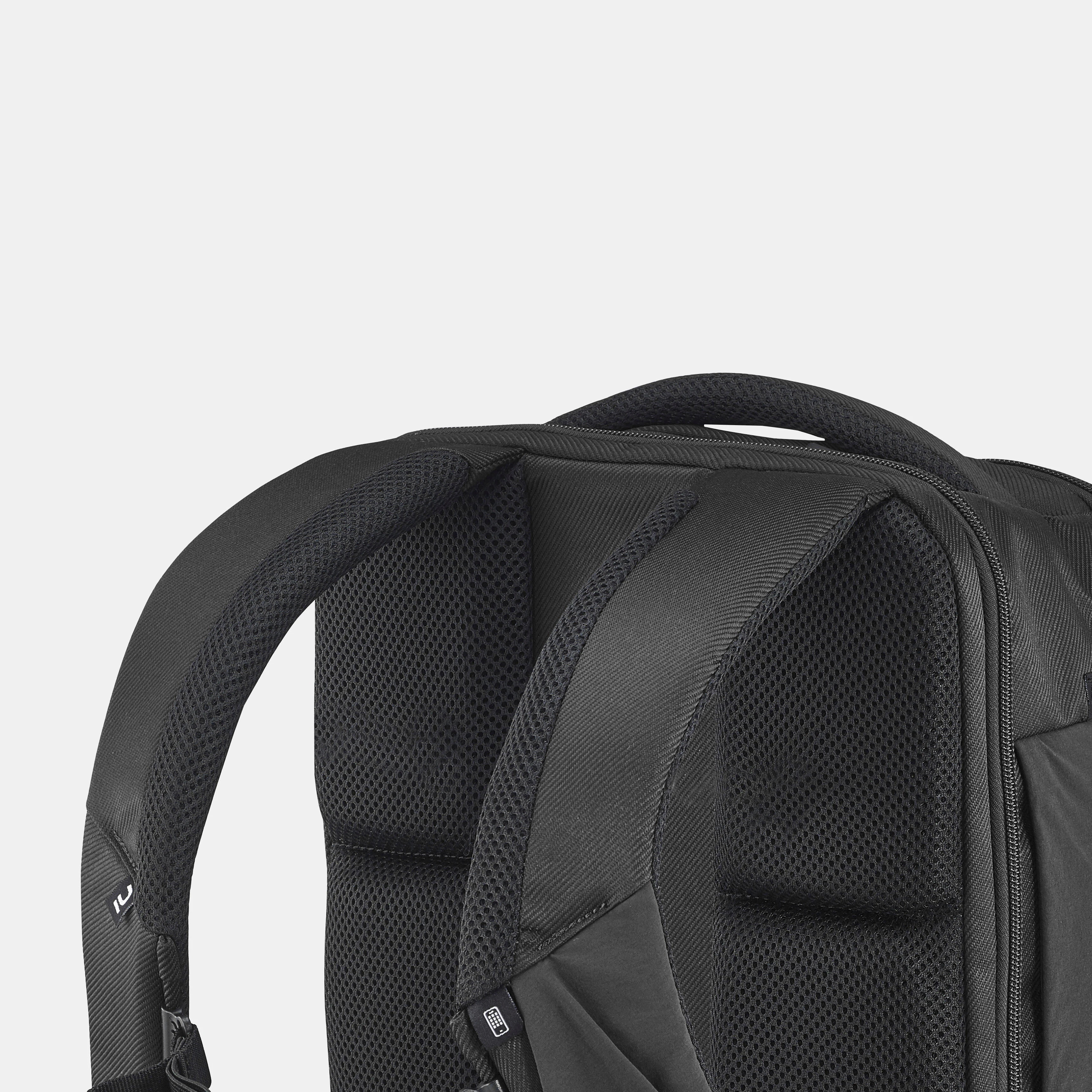 8057-hiking-backpack-23-l-nh-500-1.webp