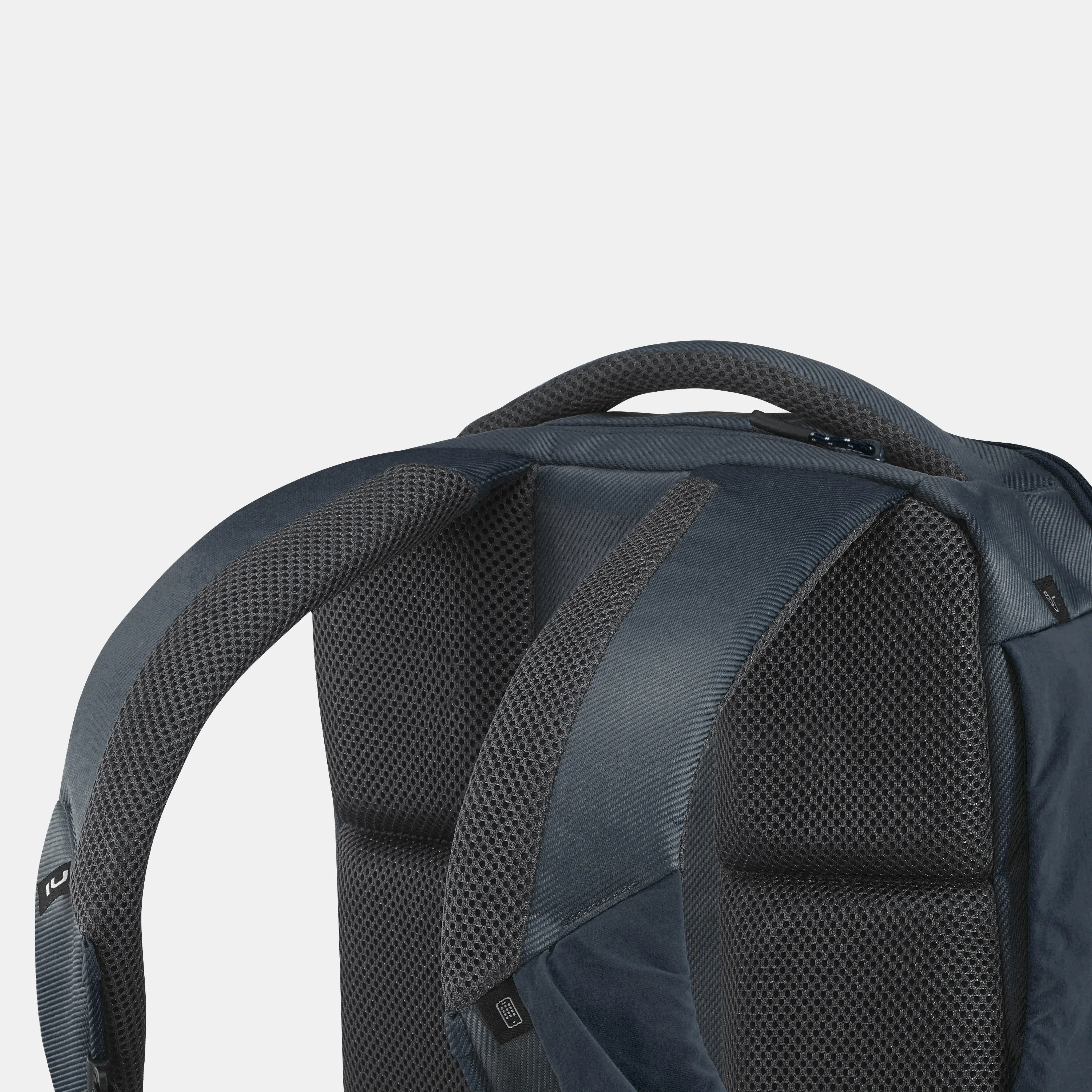 8062-hiking-backpack-16-l-nh-500-1.webp