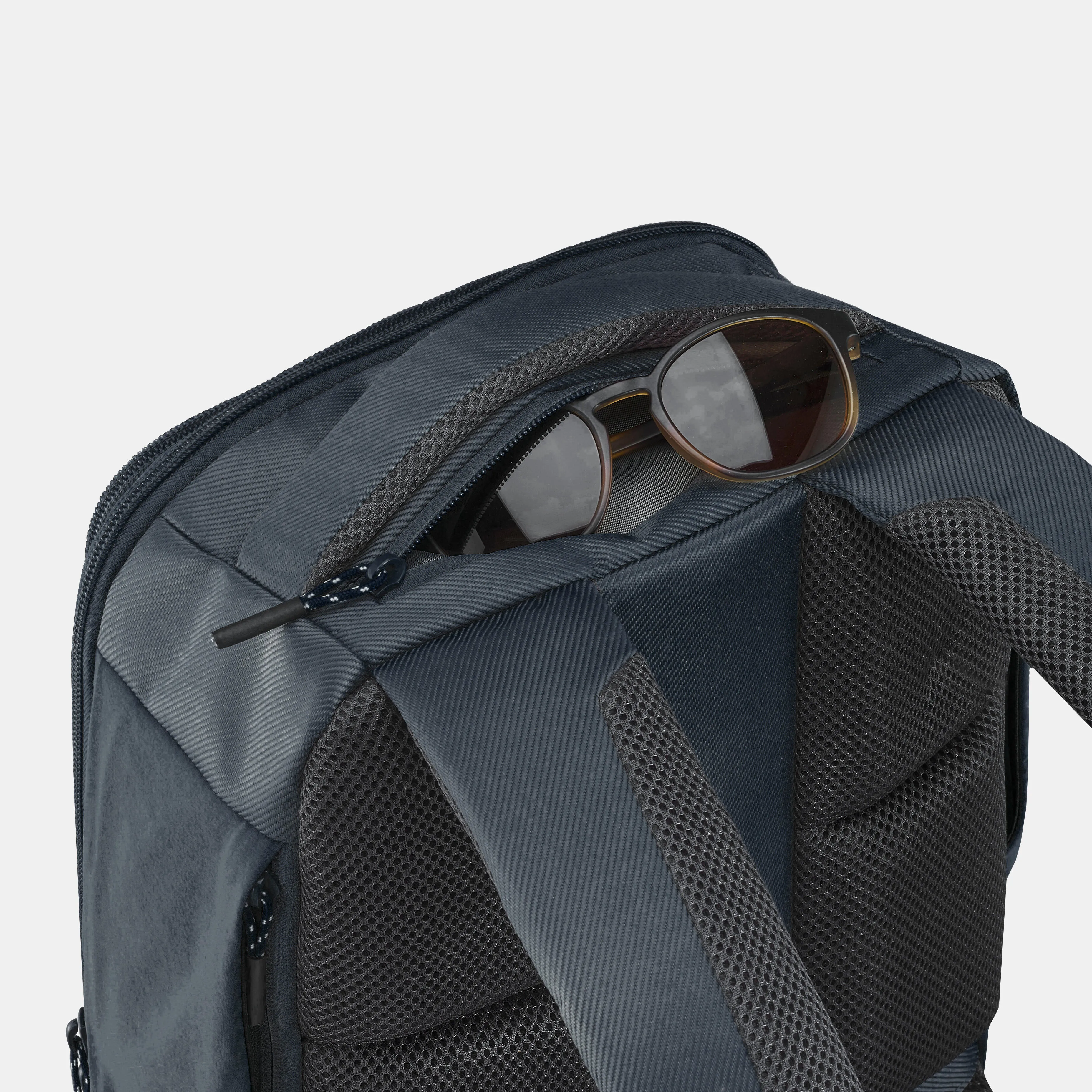 8062-hiking-backpack-16-l-nh-500-1.webp