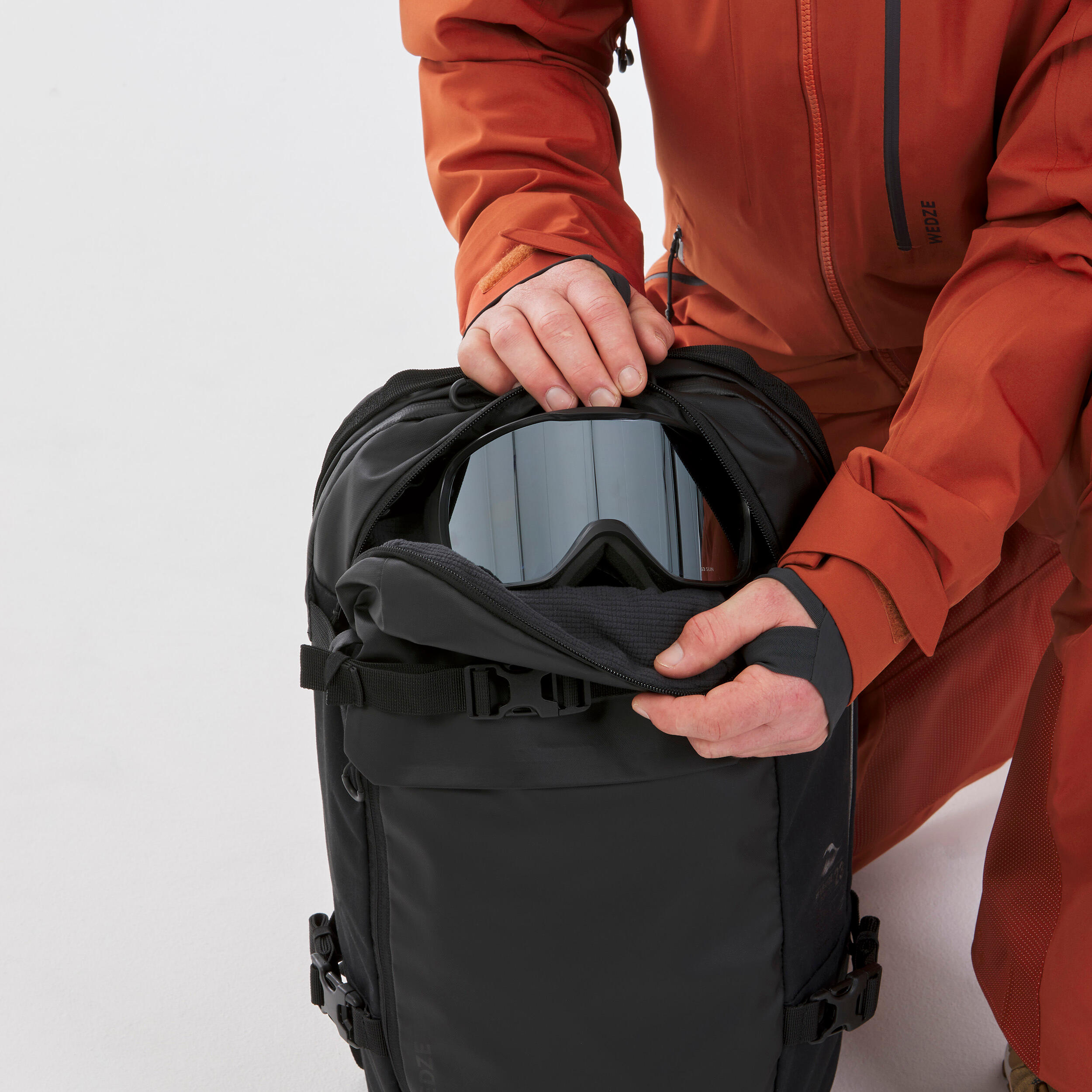 8240-freeride-and-mountain-bike-backpack-23-l-fr-am-100-1.jpg