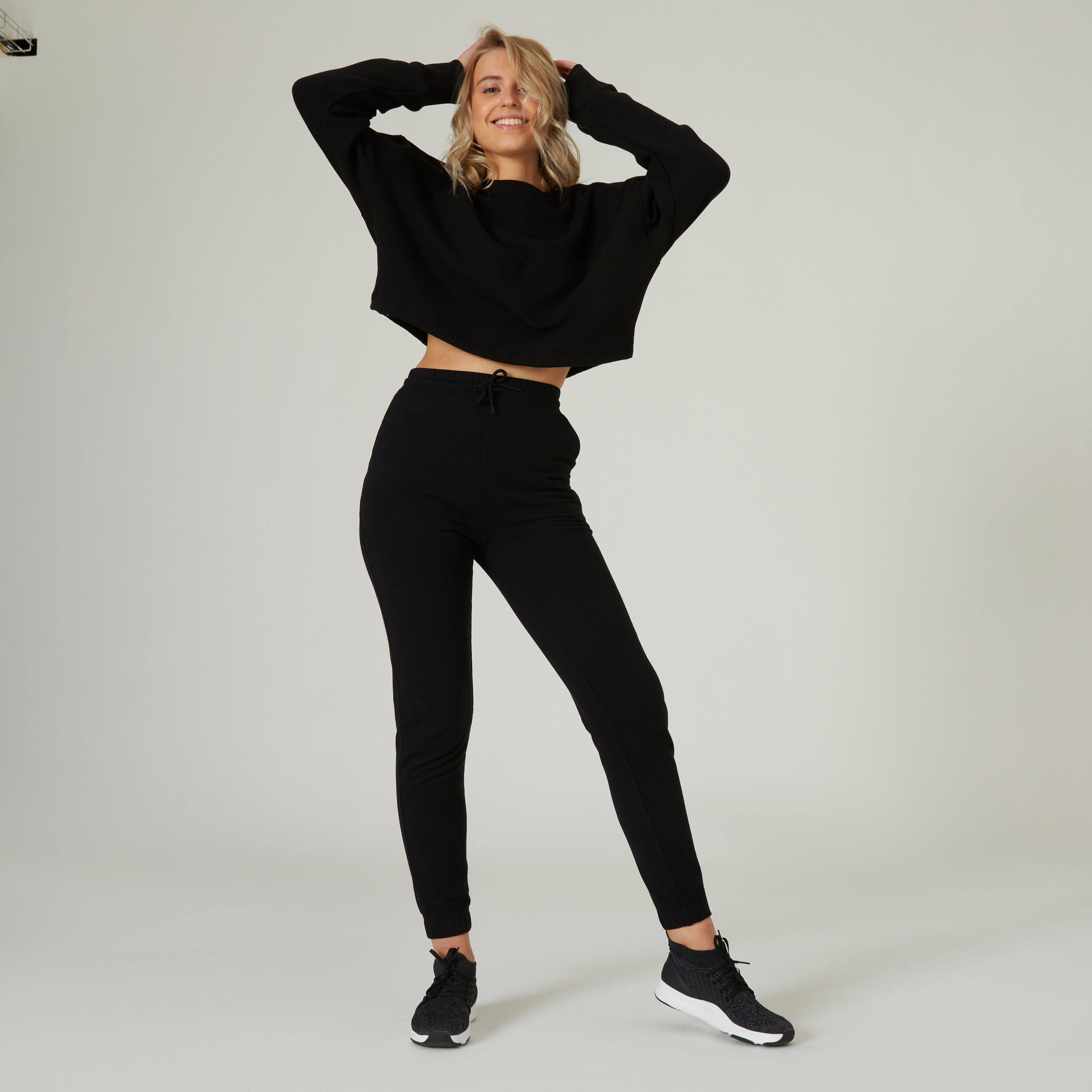 Womenâs Cropped Fitness Sweatshirt - 520 Black