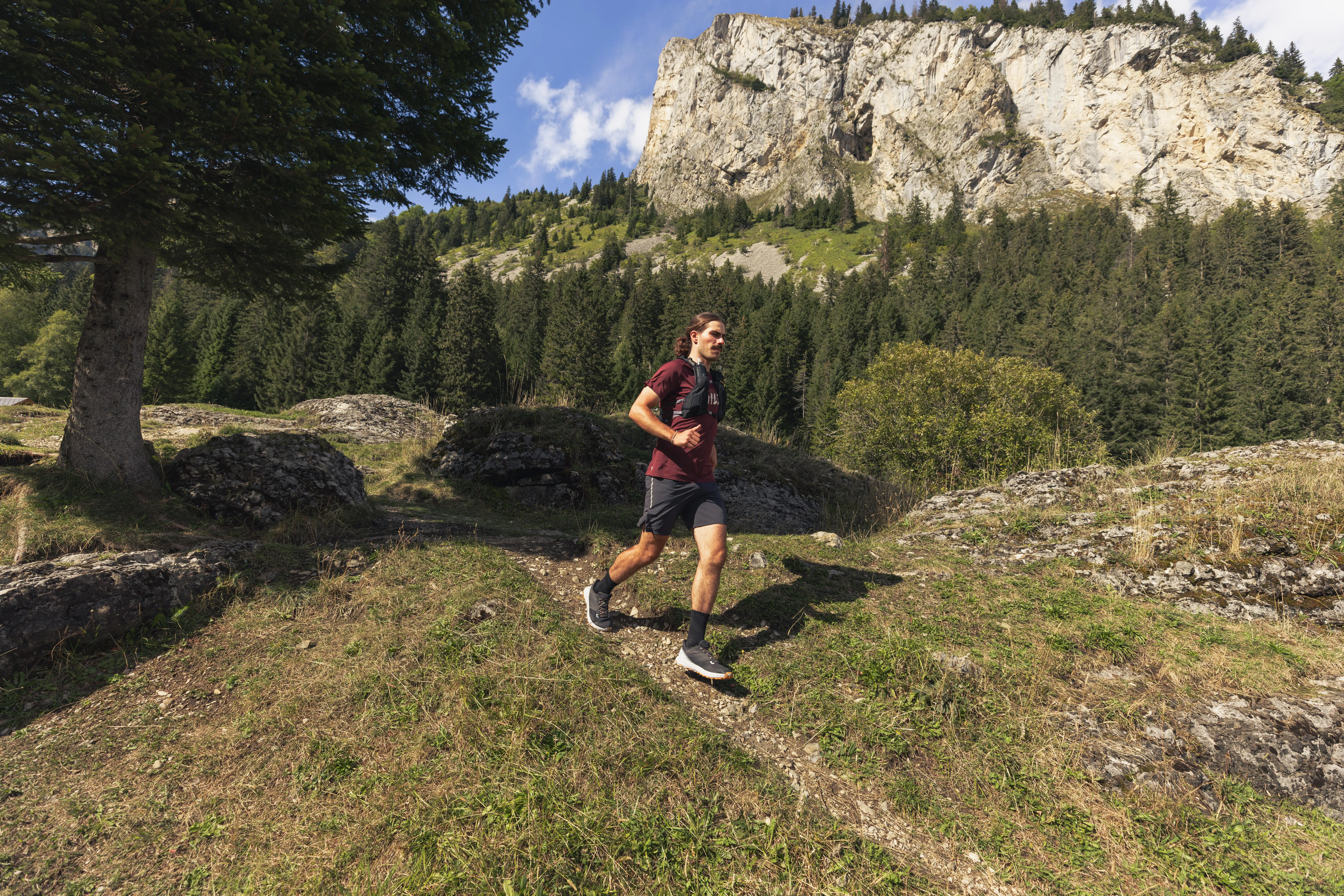 9245-men-x27-s-trail-running-shorts-run-900-1.jpg