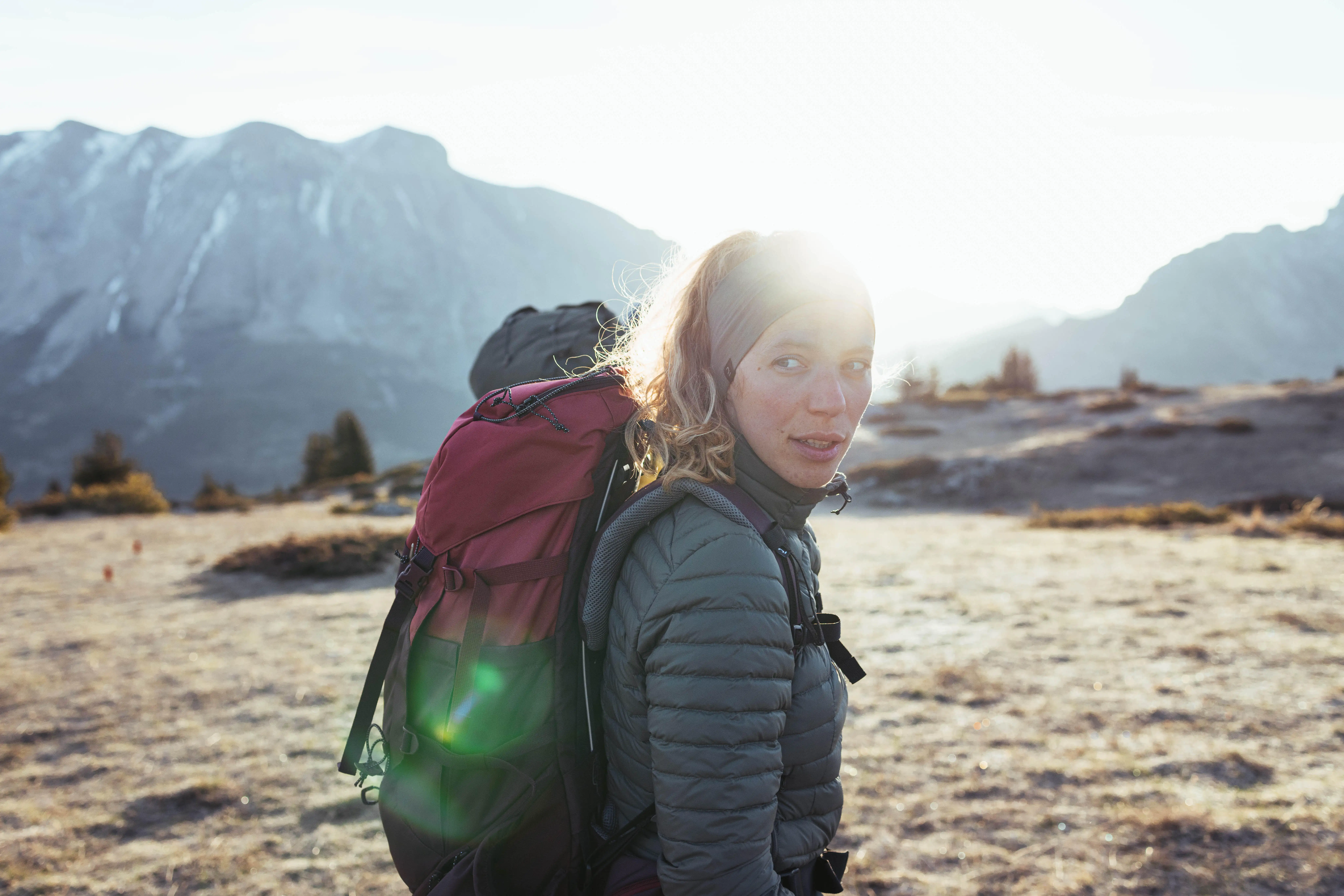 9279-women-s-50-l-hiking-backpack-mt-100-easyfit-1.jpg