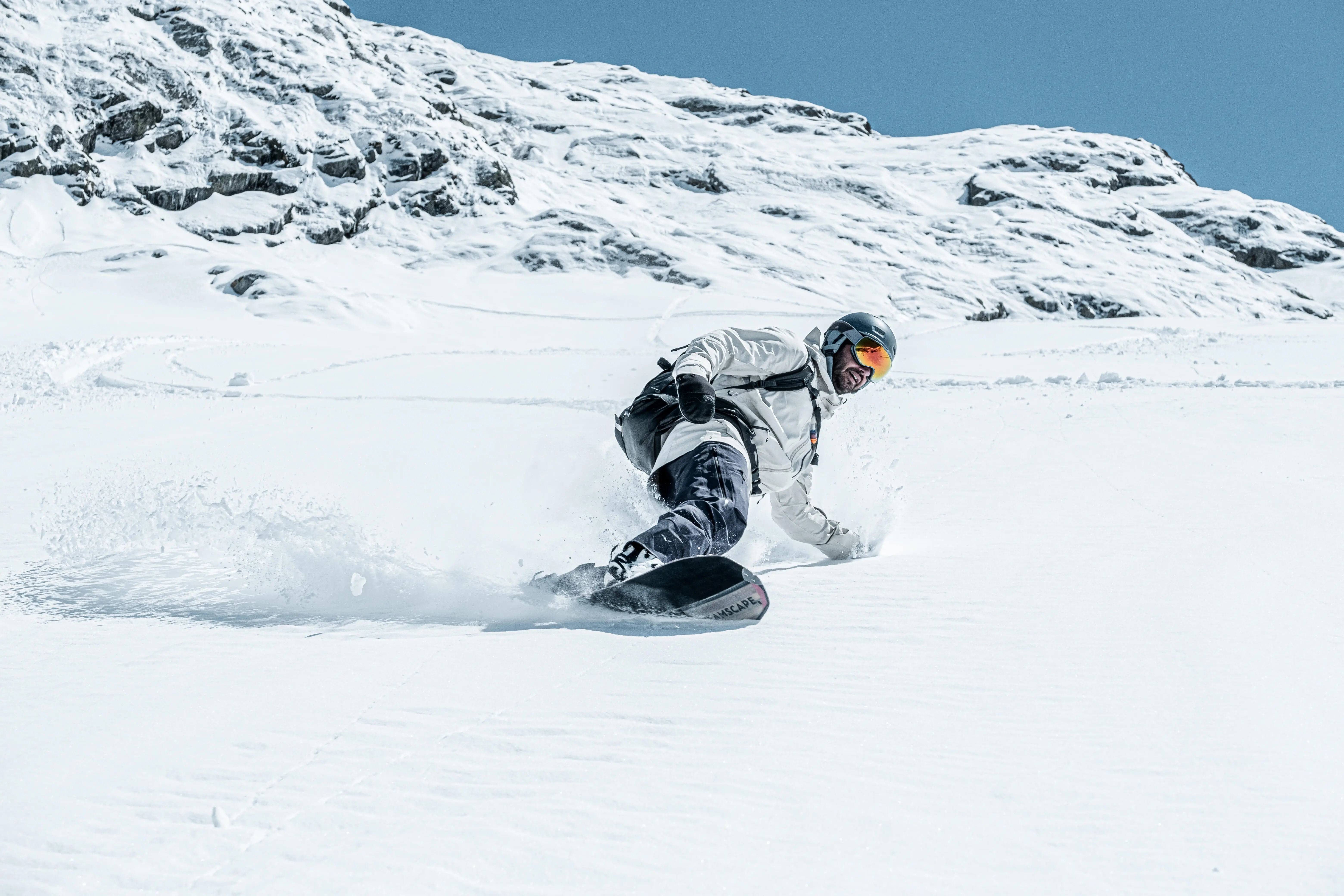 9298-snowboard-splitboard-with-skins-500-1.jpg
