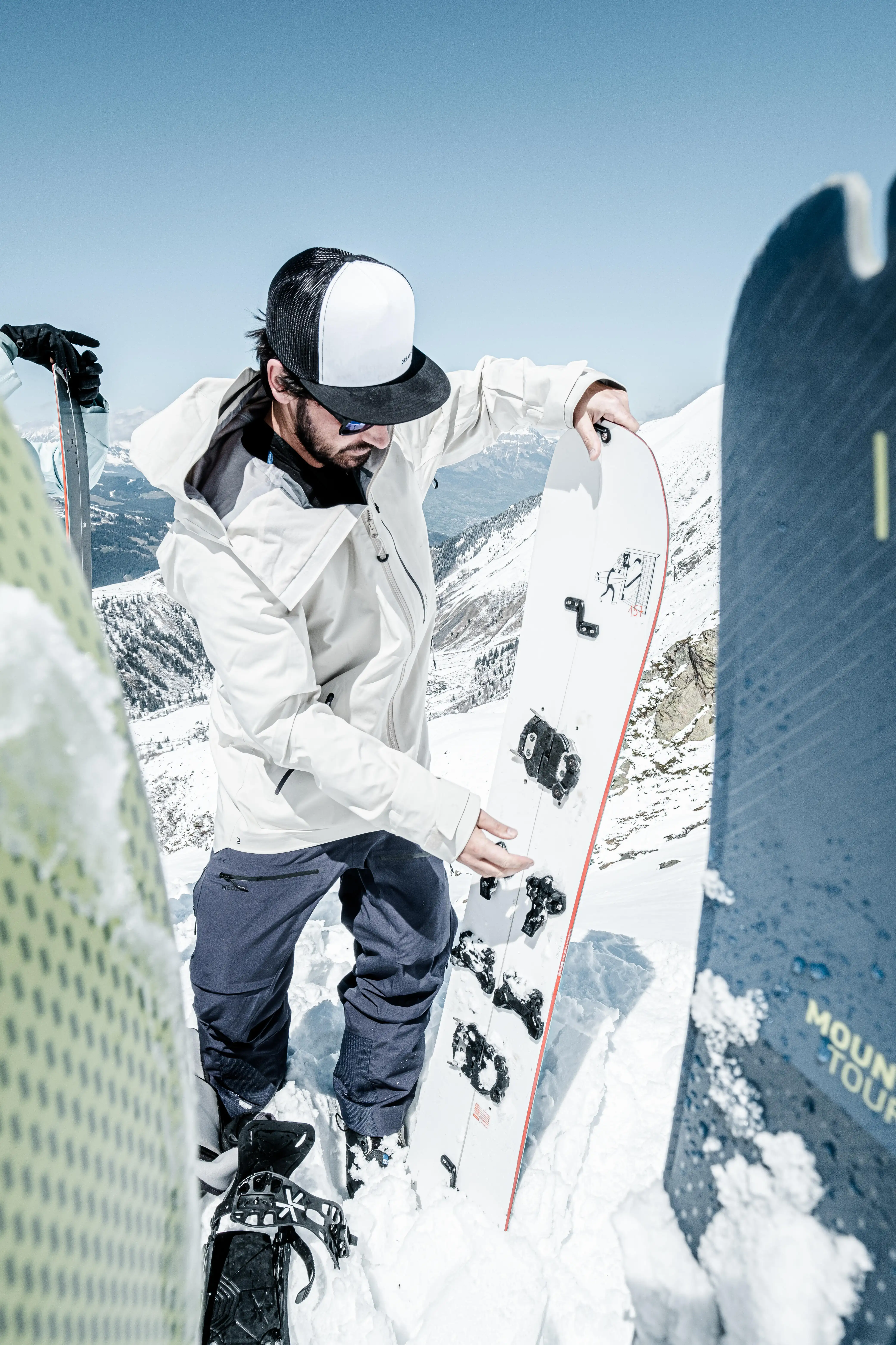 9298-snowboard-splitboard-with-skins-500-1.jpg