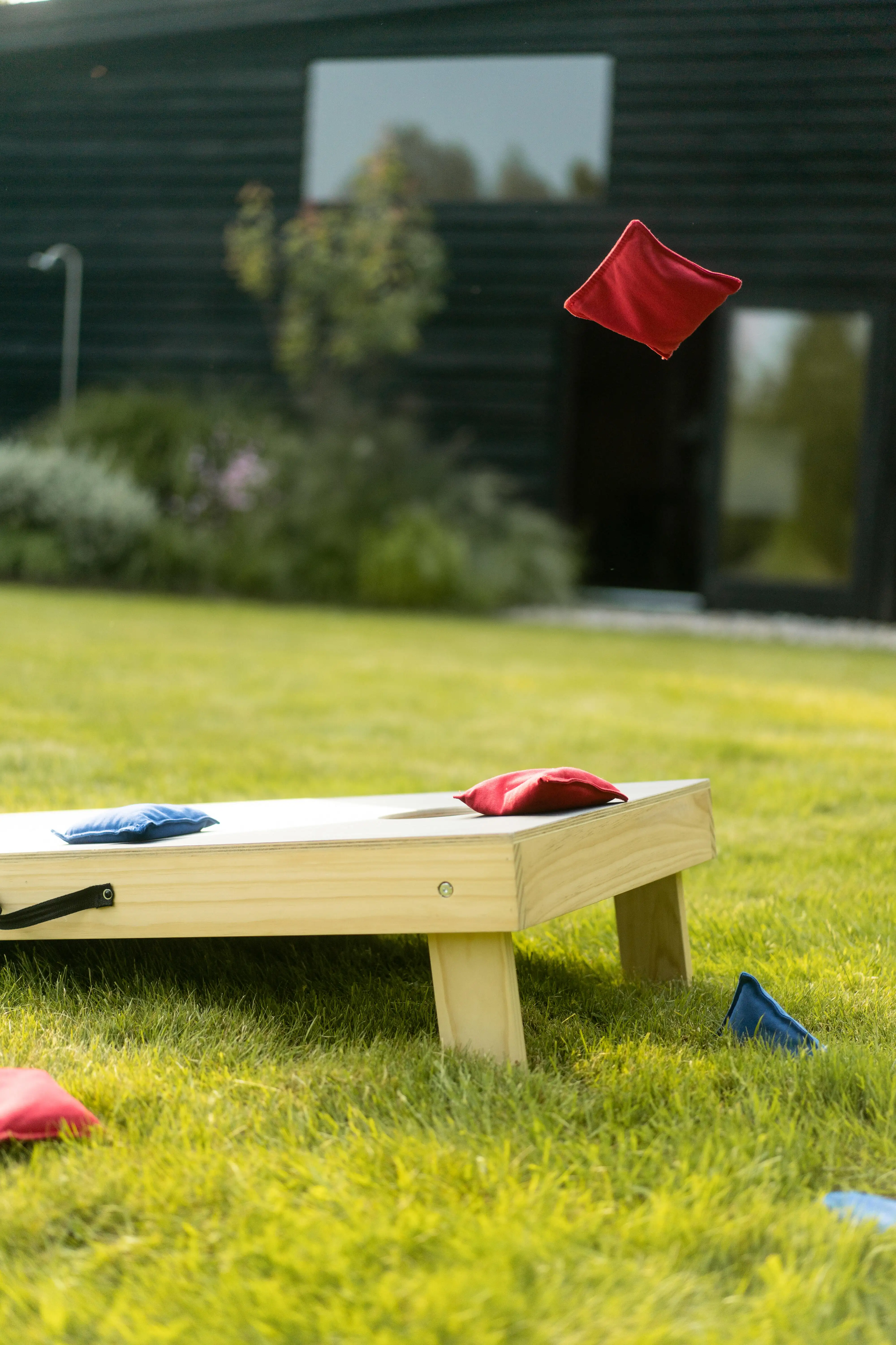 9749-ready-to-play-cornhole-game-1.webp