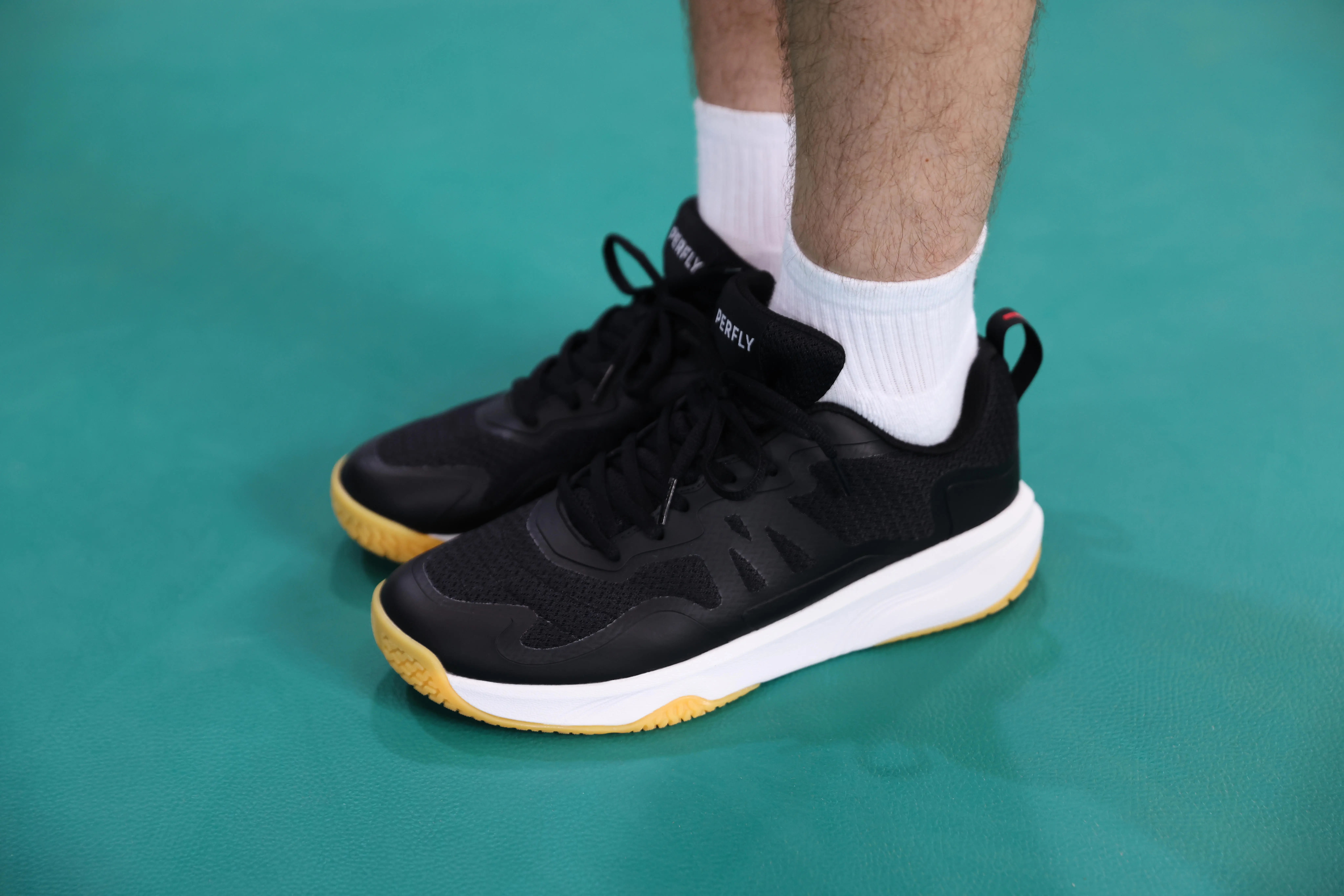9818-men-s-badminton-shoes-sensation-530-black-1.jpg