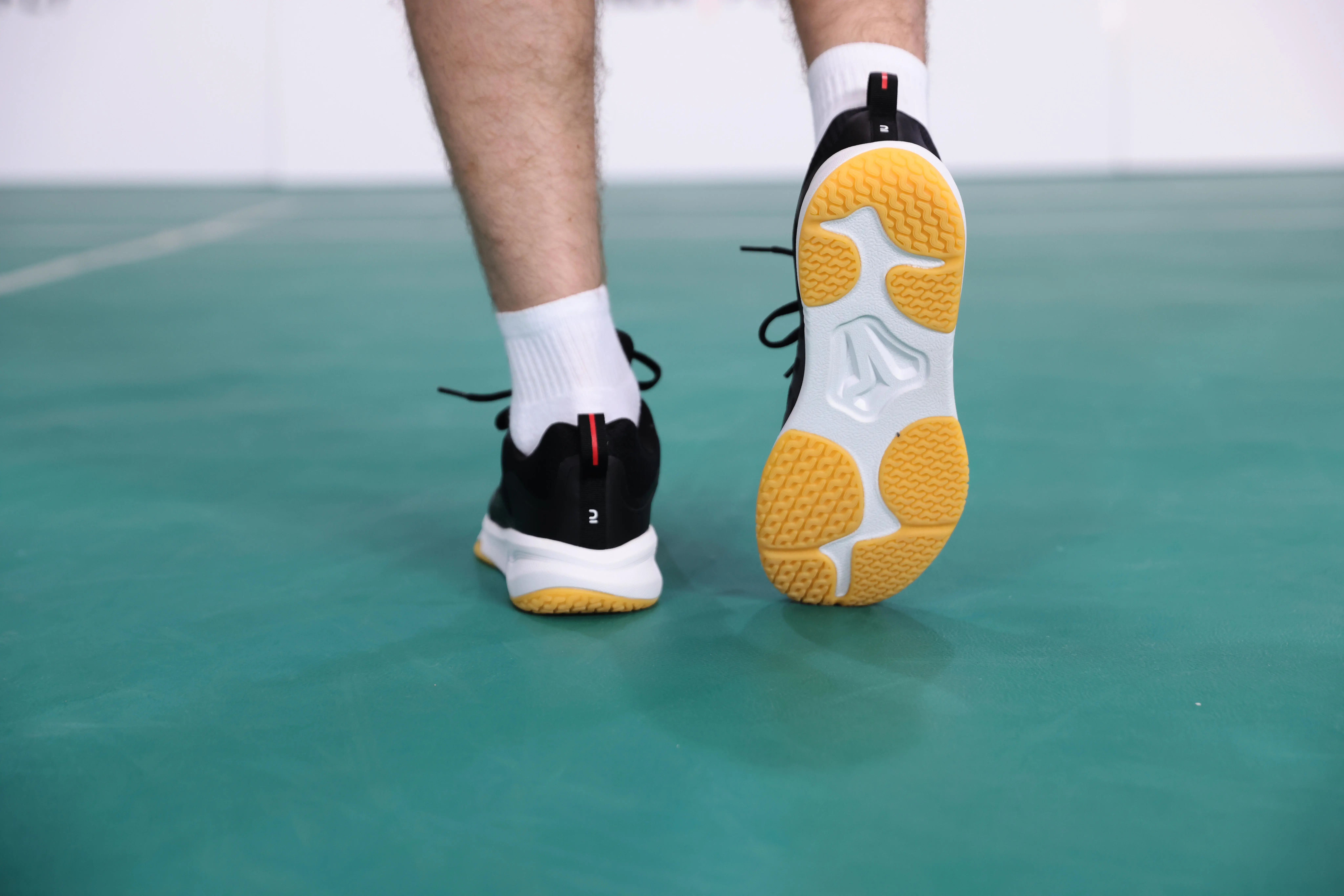 9818-men-s-badminton-shoes-sensation-530-black-1.jpg