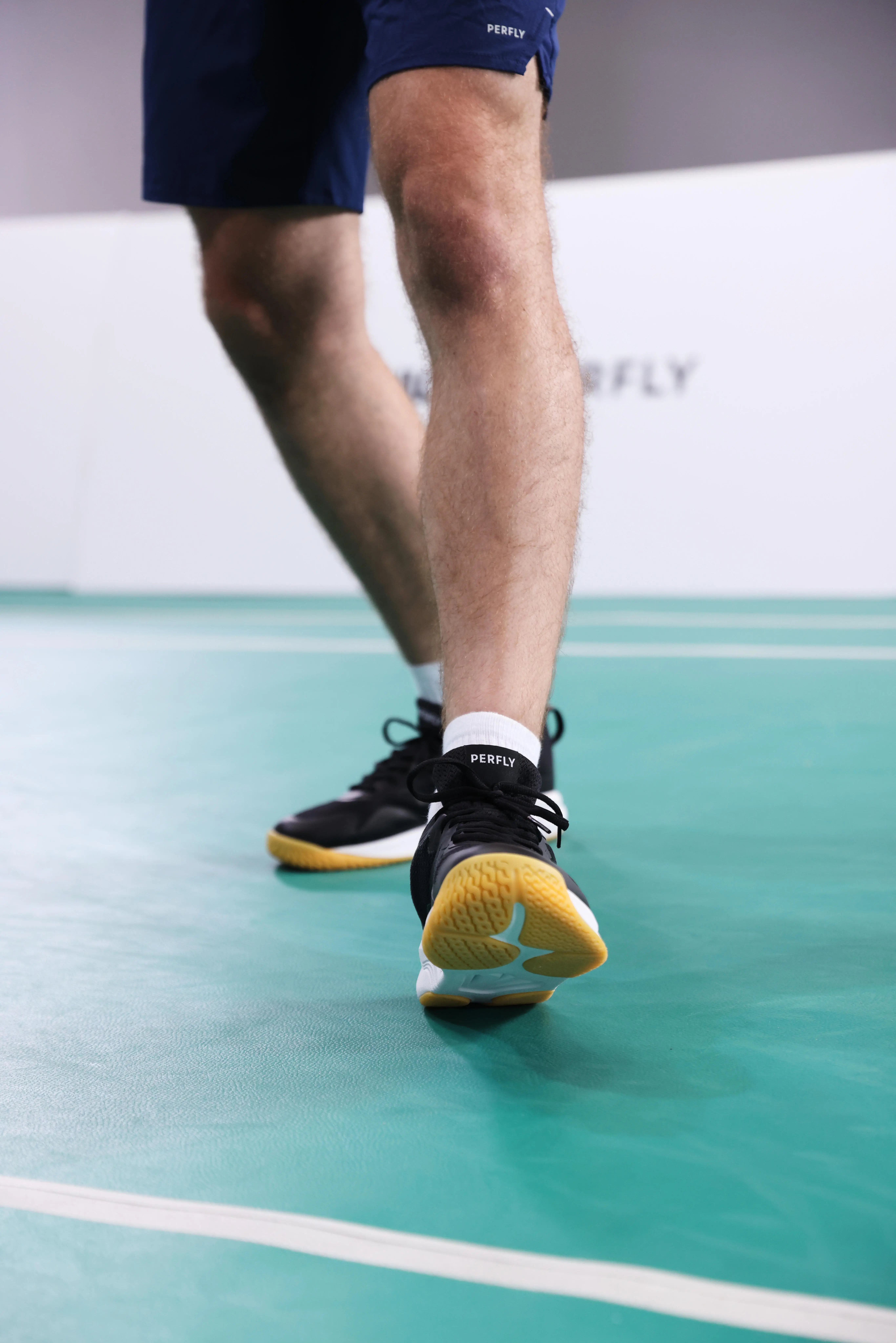 9818-men-s-badminton-shoes-sensation-530-black-1.jpg