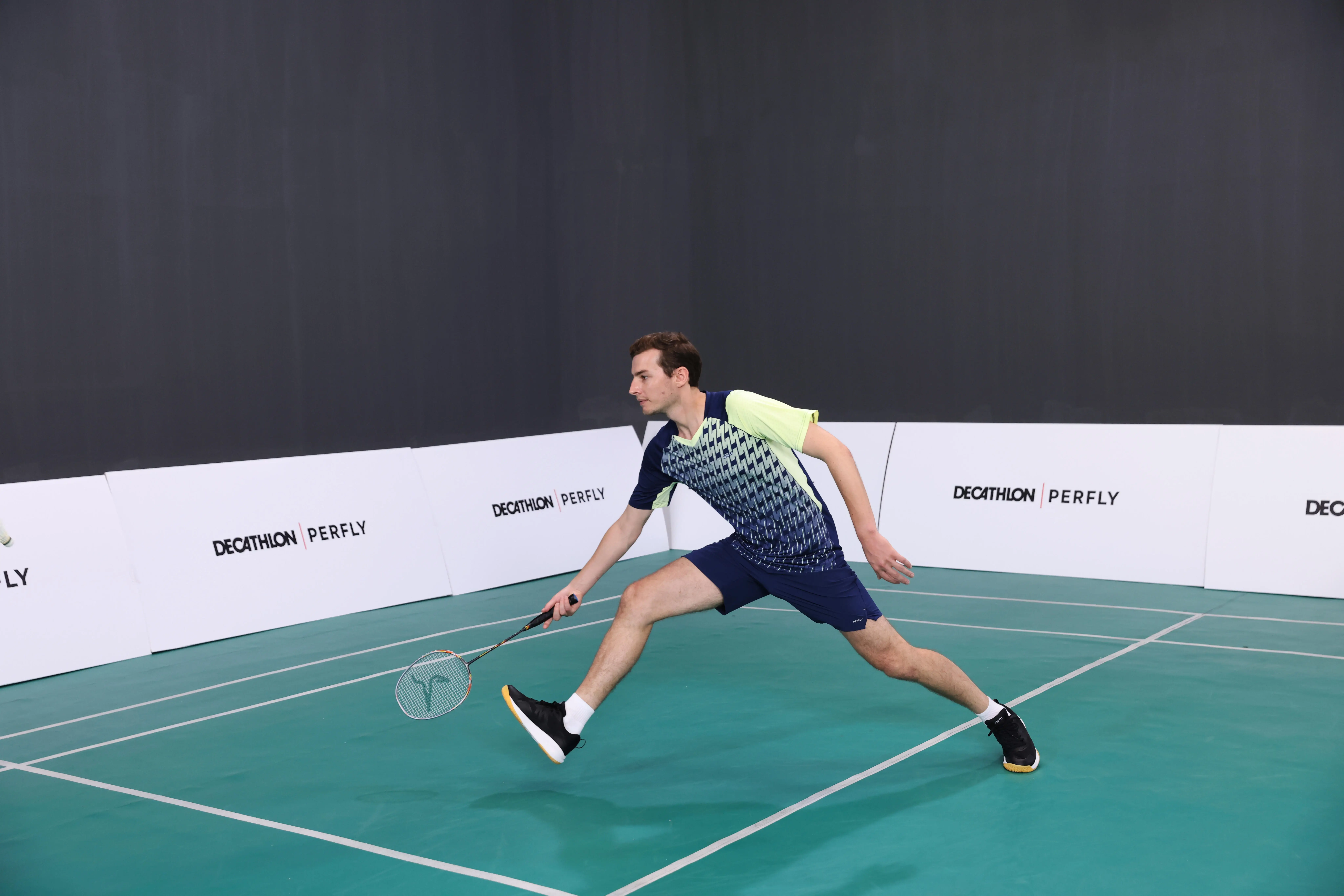 9818-men-s-badminton-shoes-sensation-530-black-1.jpg