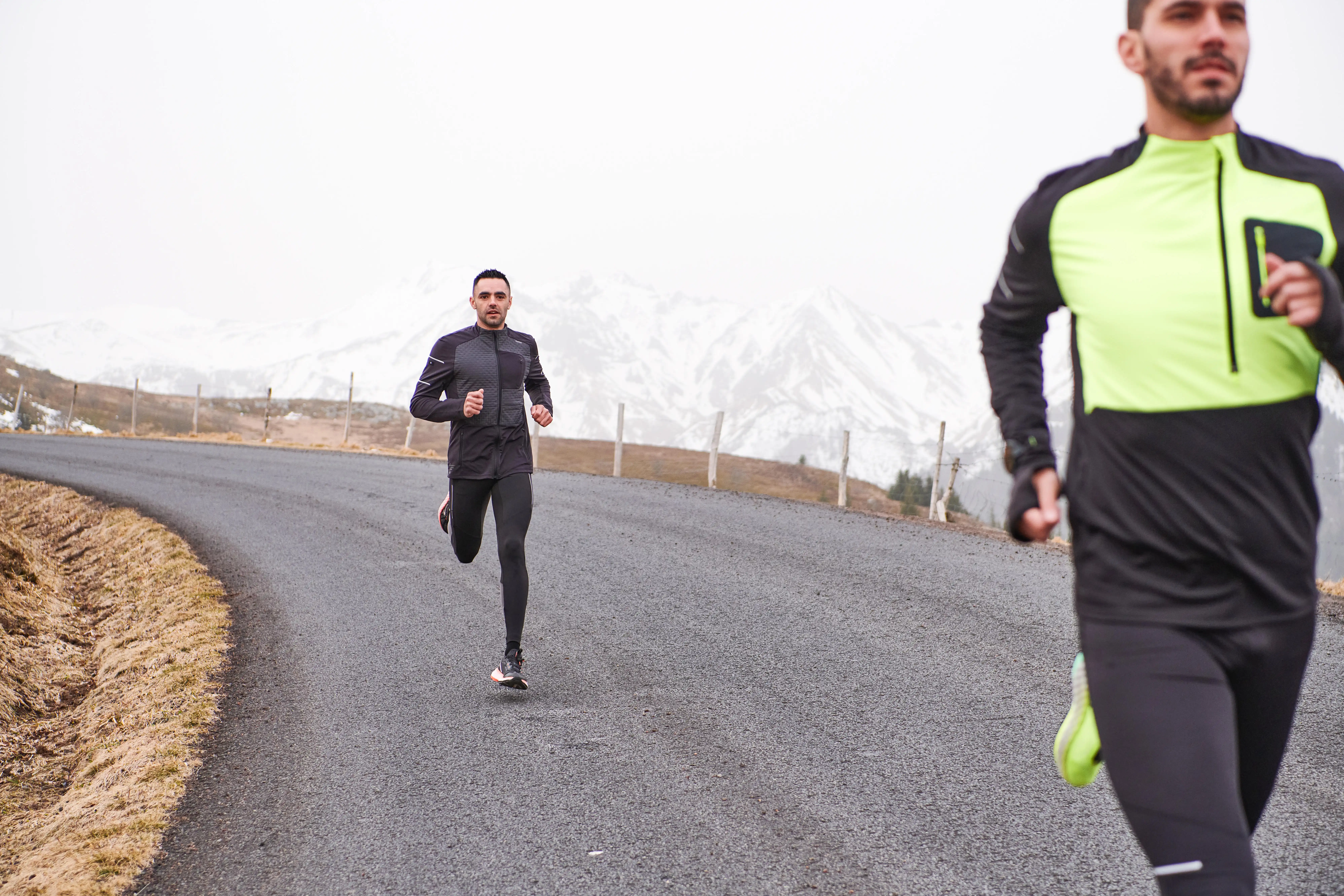 9861-men-x27-s-warm-running-jacket-900-1.jpg
