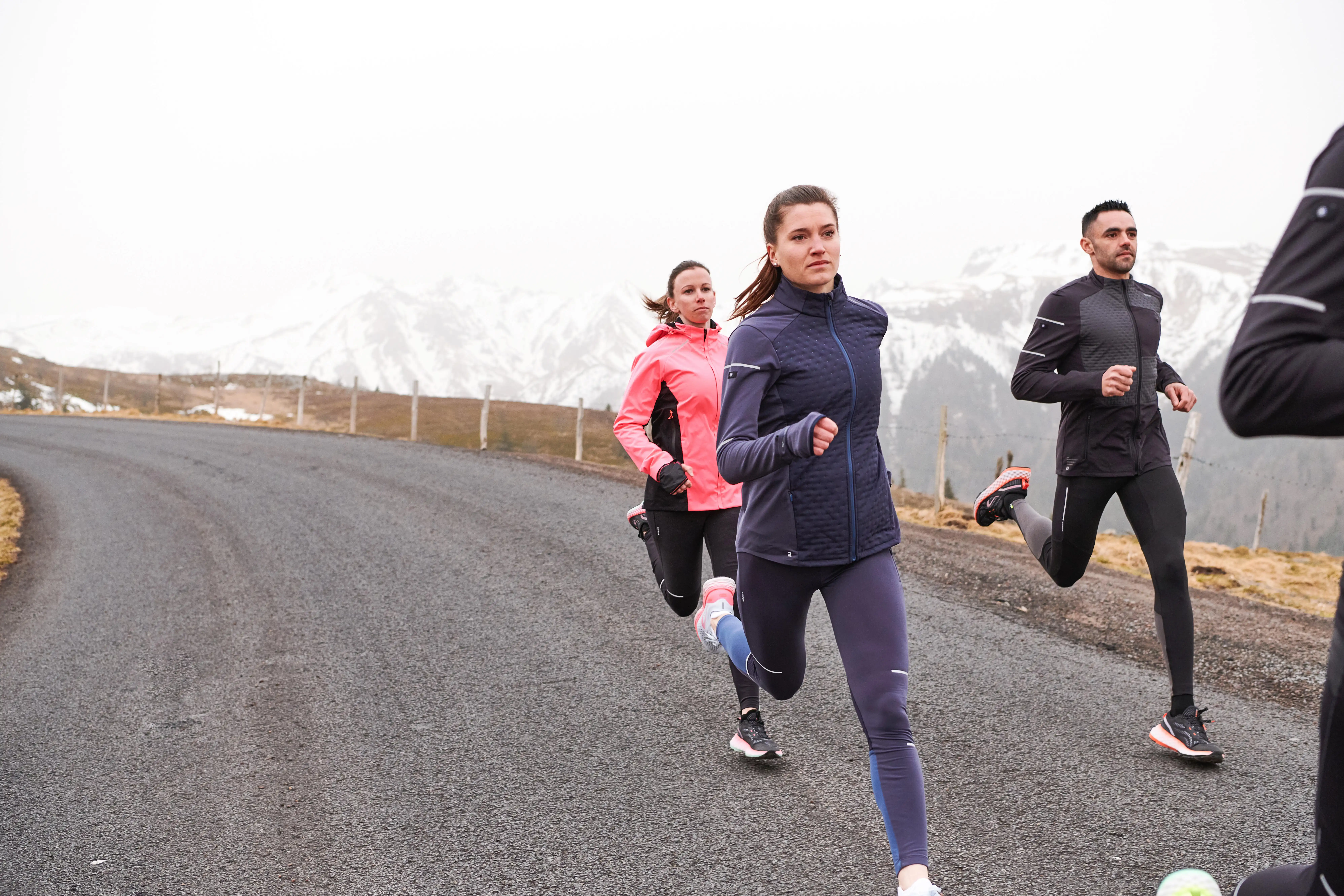 9861-men-x27-s-warm-running-jacket-900-1.jpg
