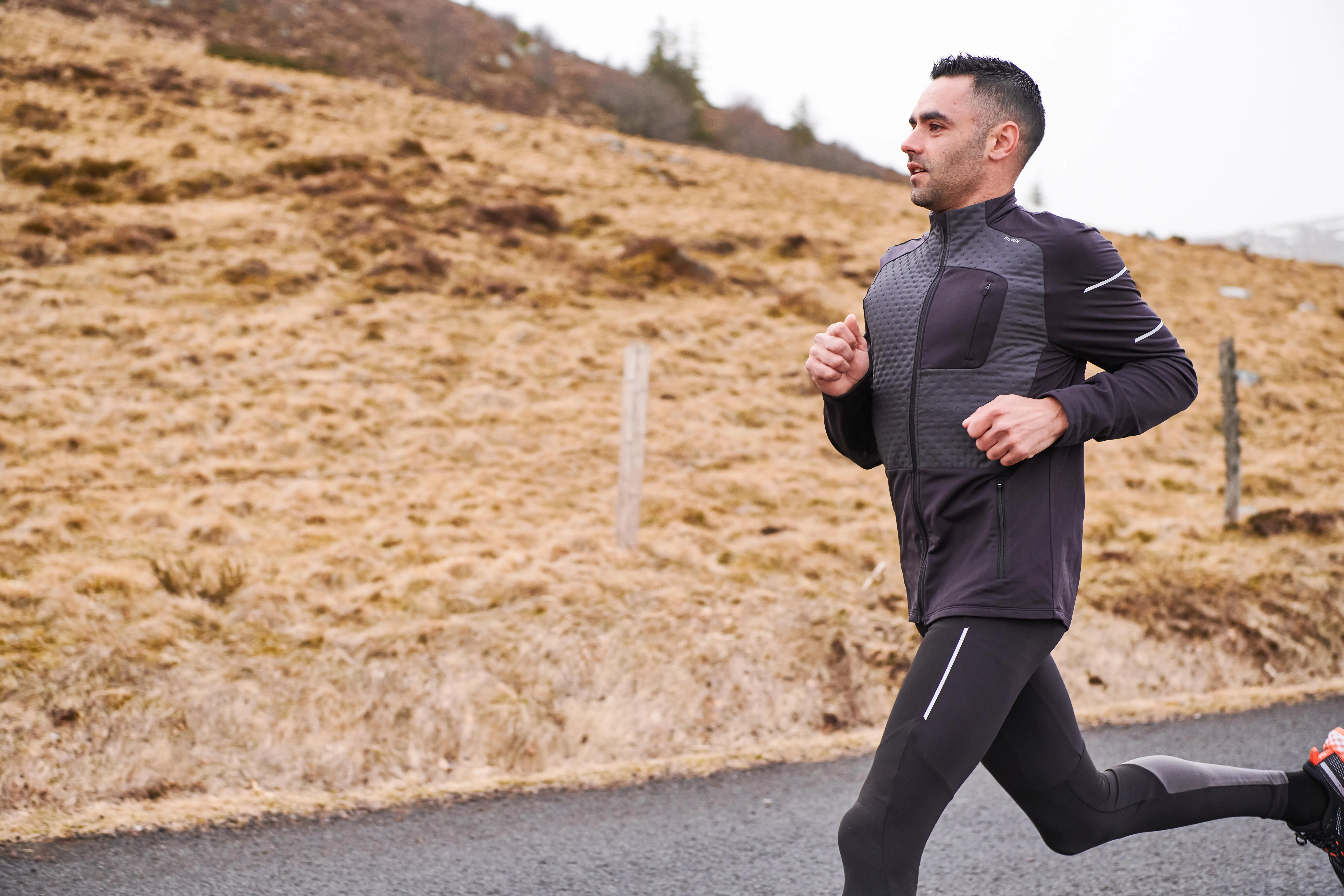 9861-men-x27-s-warm-running-jacket-900-1.jpg